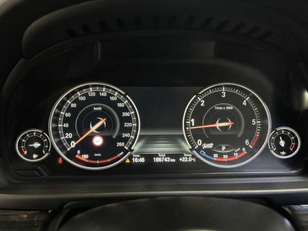 BMW 5-Series — photo 10