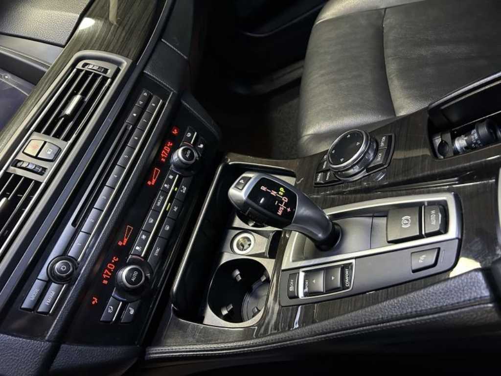 BMW 5-Series — photo 11
