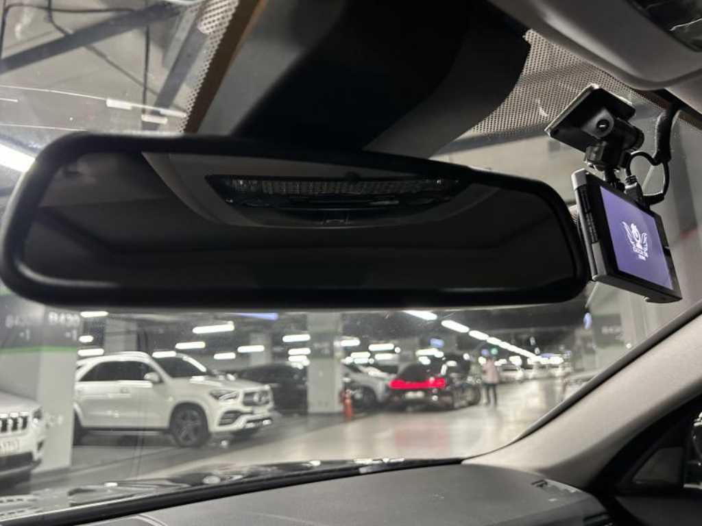 BMW 5-Series — photo 12