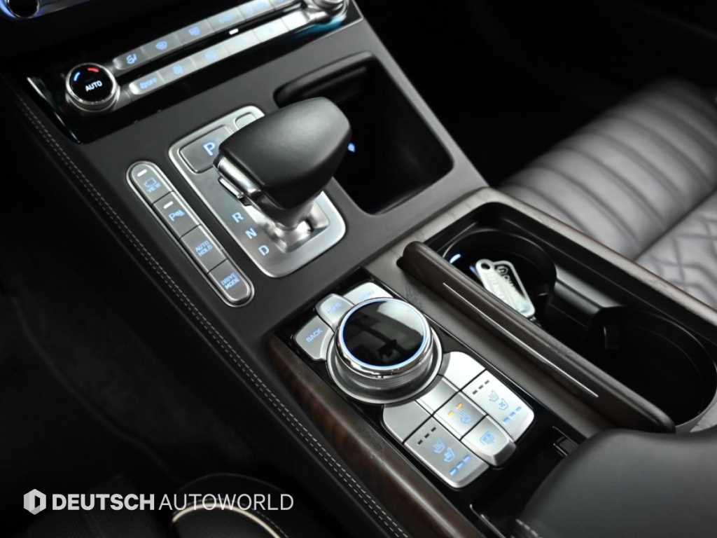 Genesis G90 — photo 09