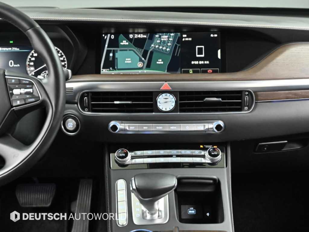 Genesis G90 — photo 14