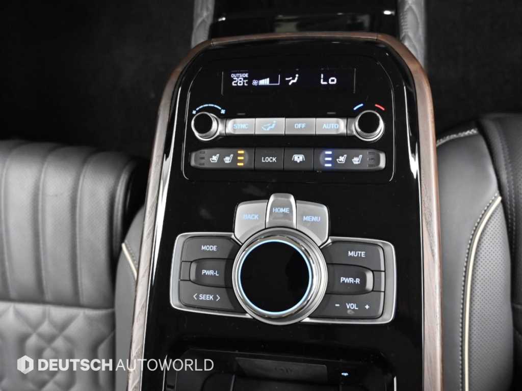 Genesis G90 — photo 16