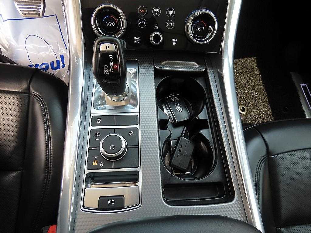 Land Rover Range Rover Sport — photo 11