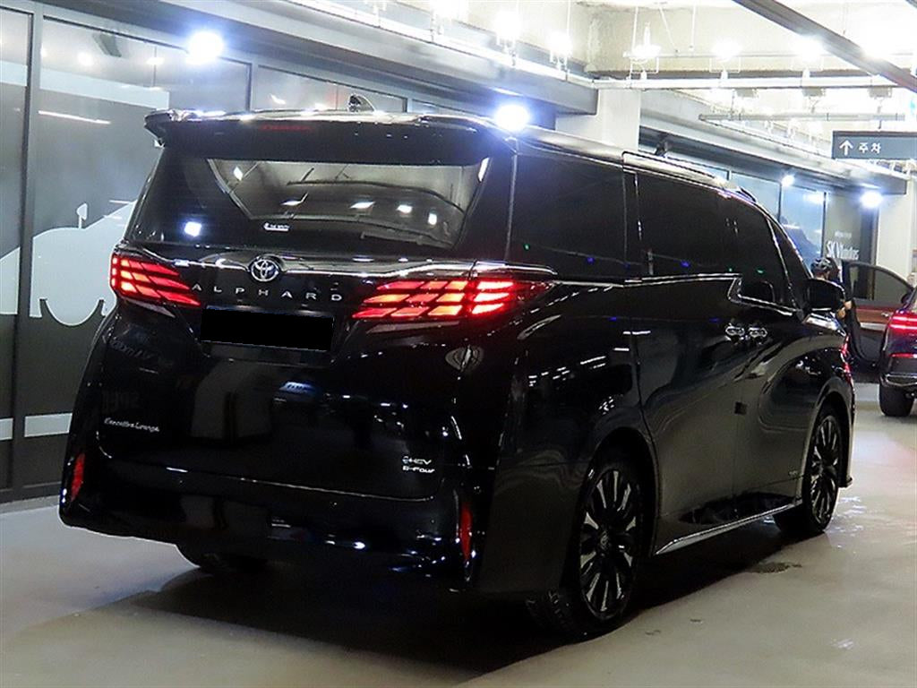 Toyota Alphard — photo 04
