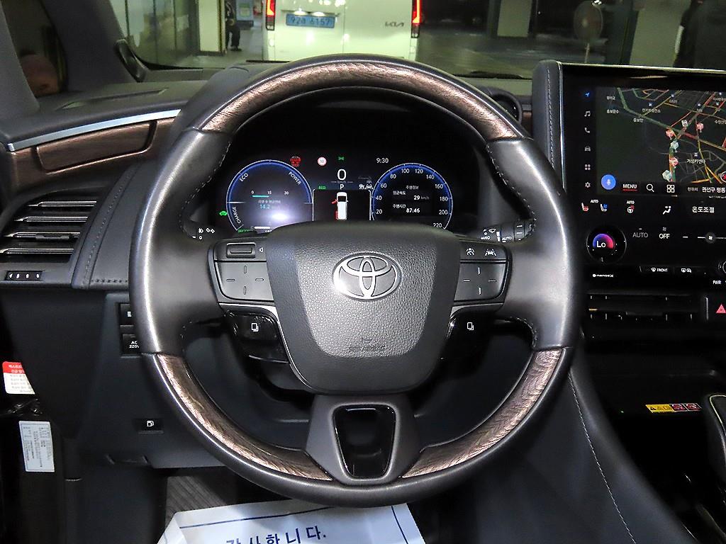 Toyota Alphard — photo 08