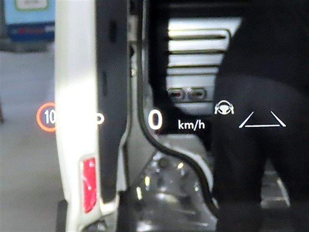 Toyota Alphard — photo 13