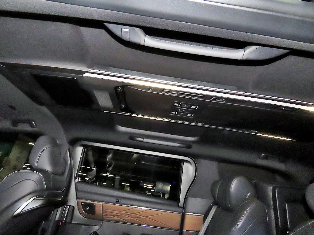 Toyota Alphard — photo 15