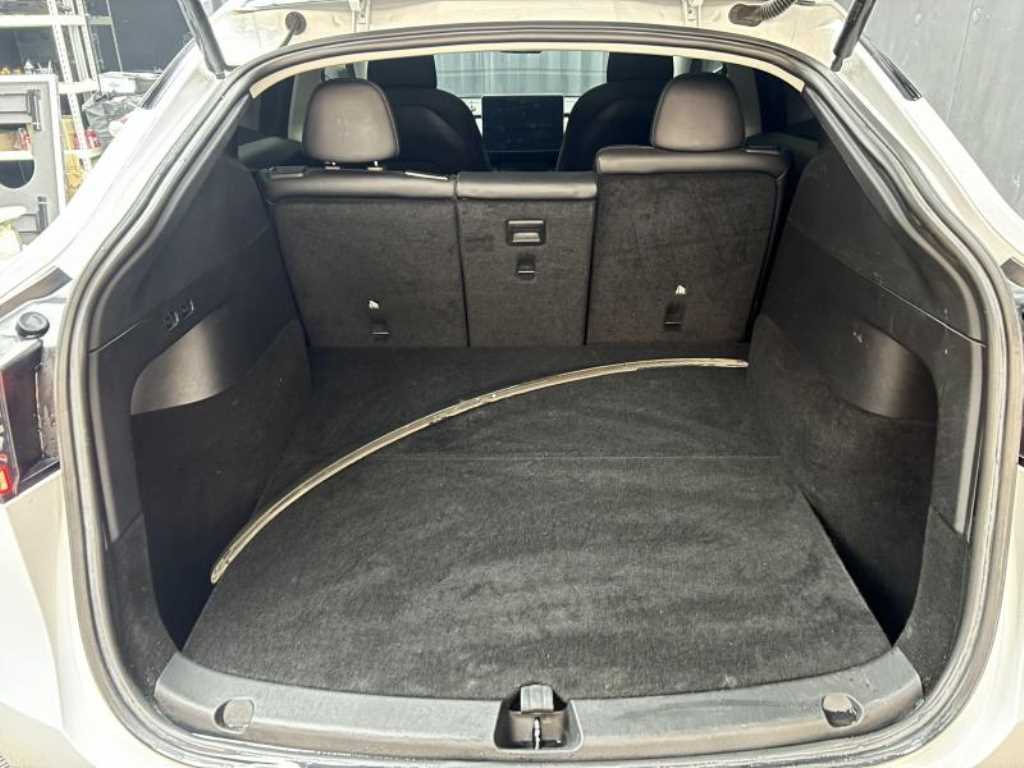 Tesla Model Y — photo 05