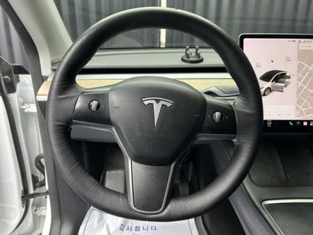 Tesla Model Y — photo 08