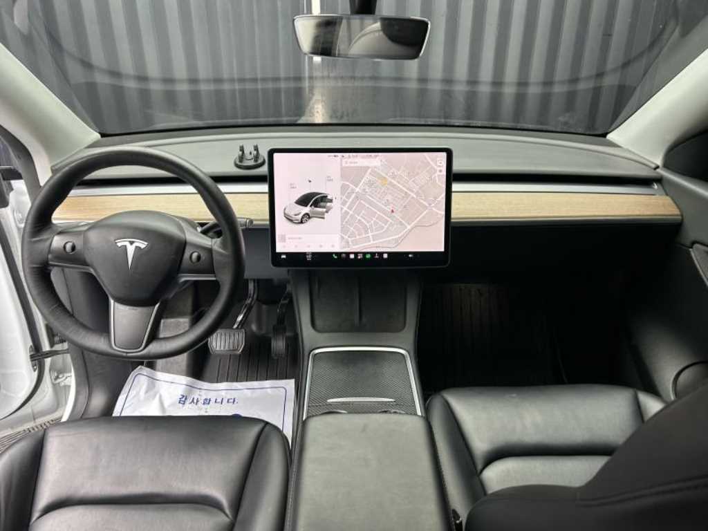 Tesla Model Y — photo 09