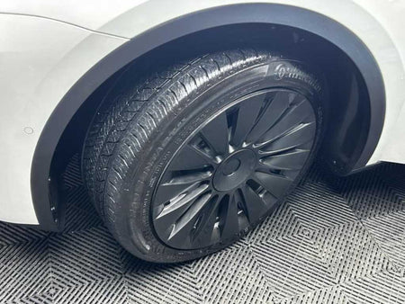 Tesla Model Y — photo 19
