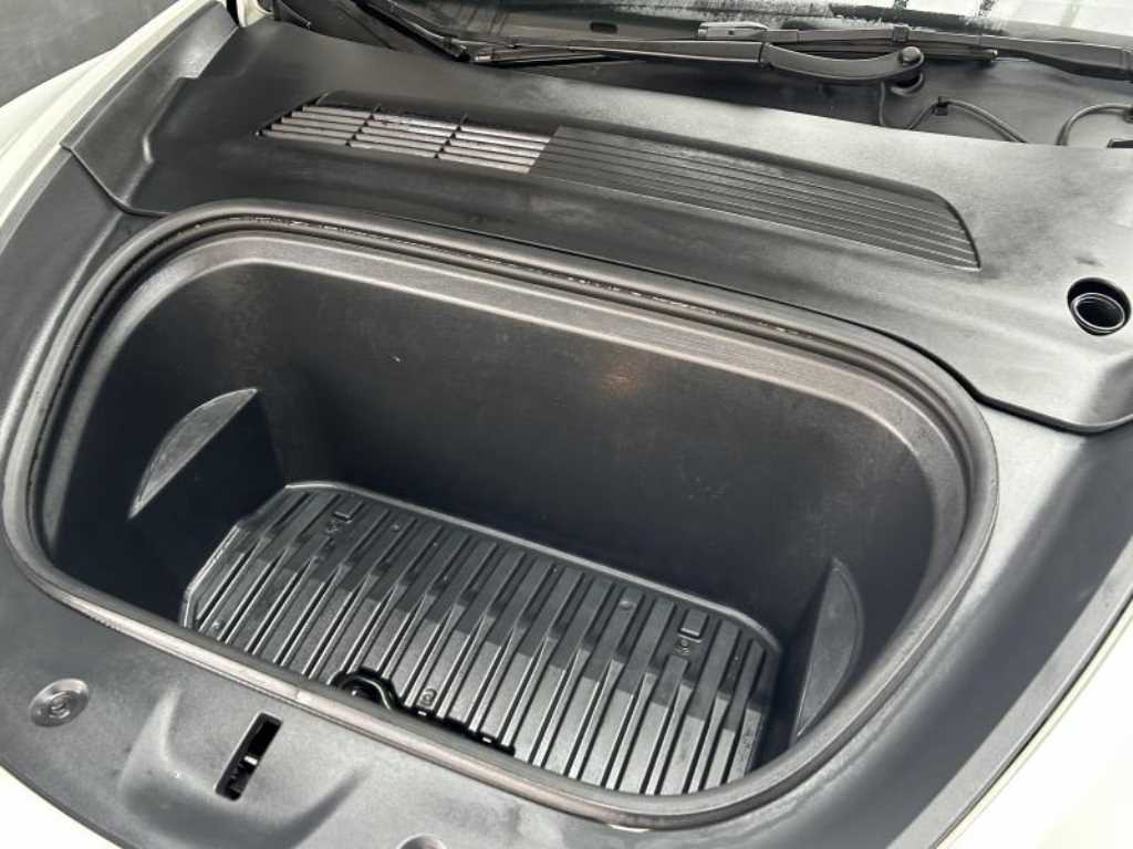 Tesla Model Y — photo 20