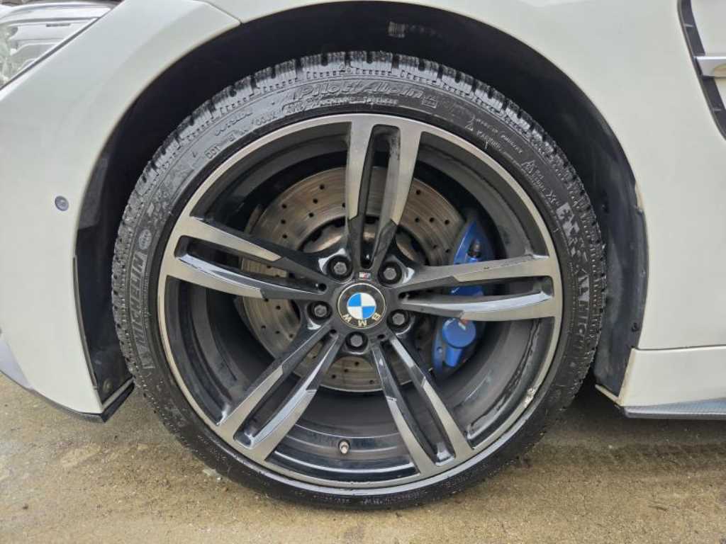 BMW M4 — photo 20