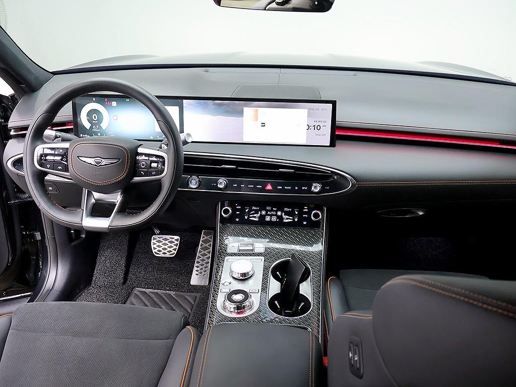 Genesis GV70 — photo 05