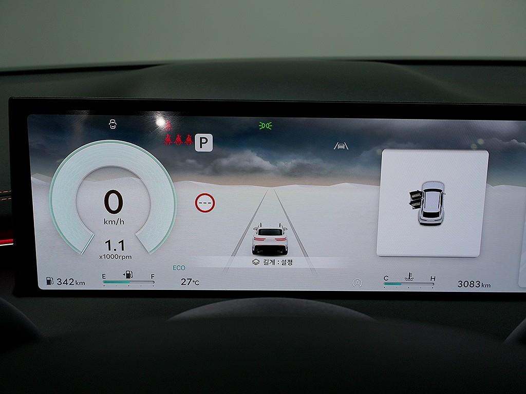 Genesis GV70 — photo 06