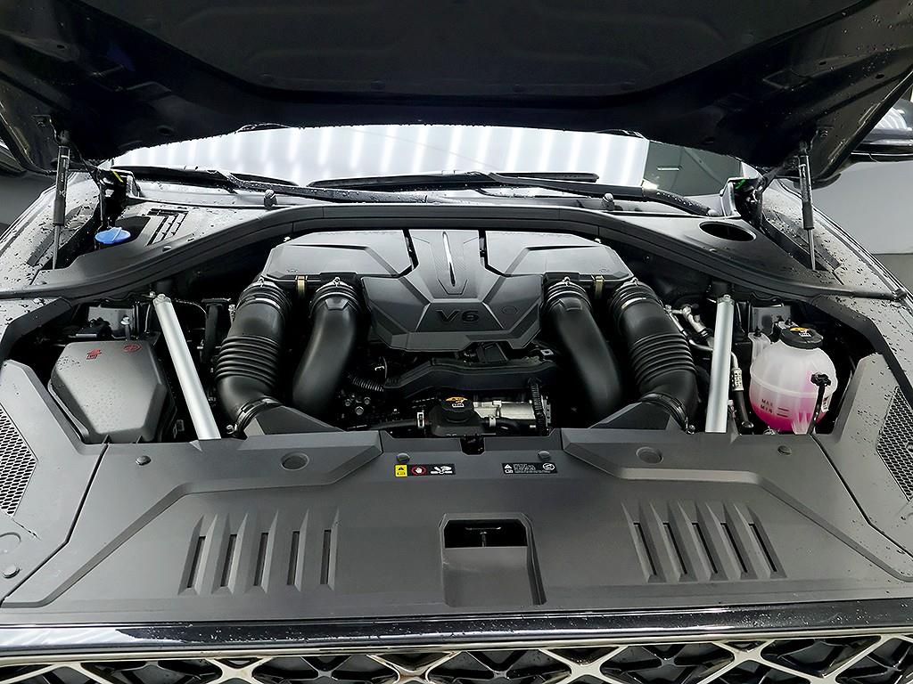 Genesis GV70 — photo 07