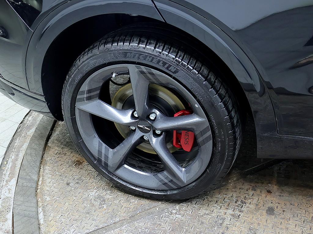 Genesis GV70 — photo 08