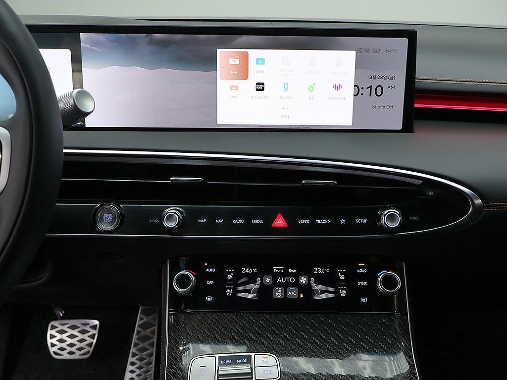 Genesis GV70 — photo 09