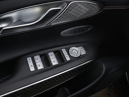 Genesis GV70 — photo 13
