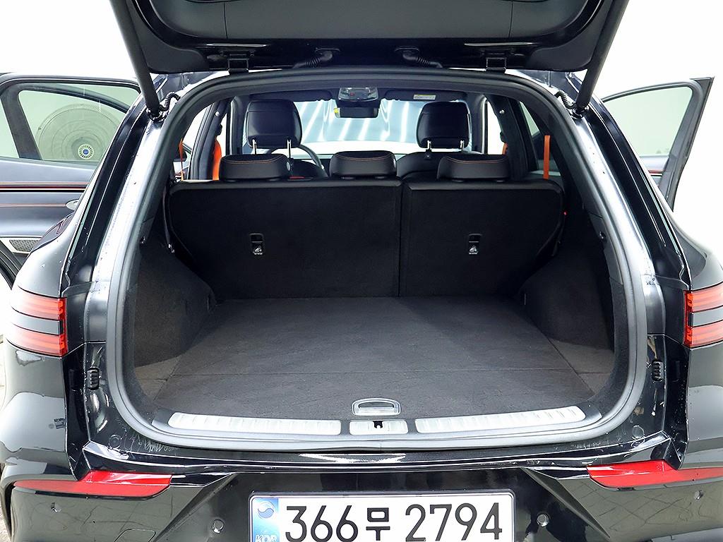 Genesis GV70 — photo 17