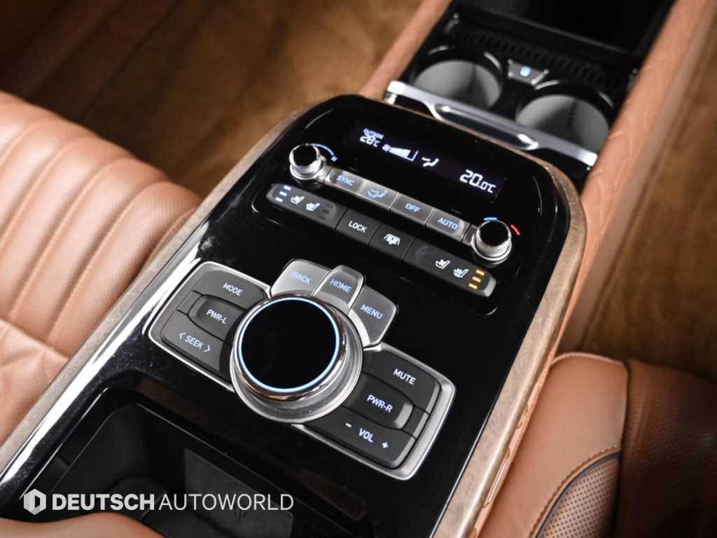 Genesis G90 — photo 16