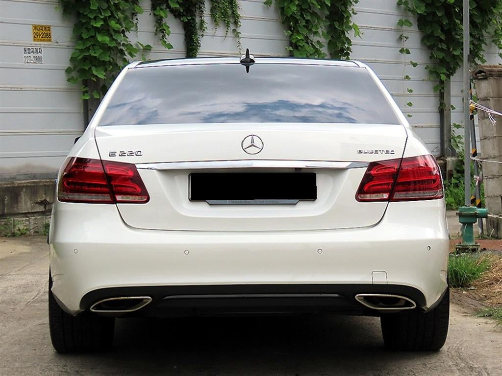 Mercedes-Benz E-Class — photo 04