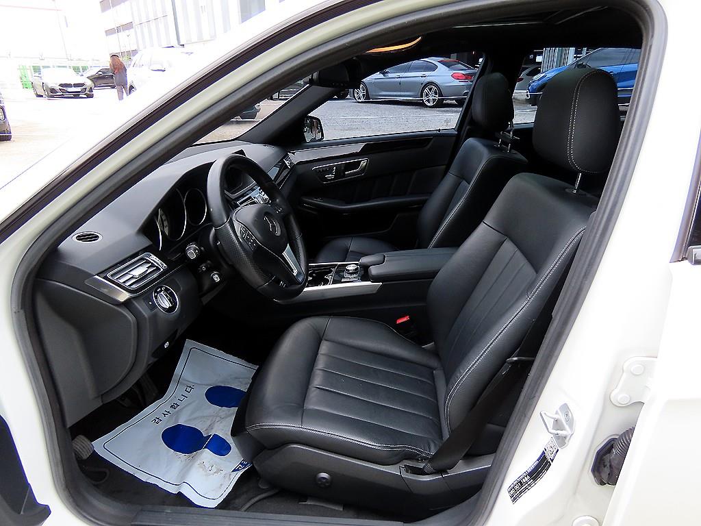Mercedes-Benz E-Class — photo 05