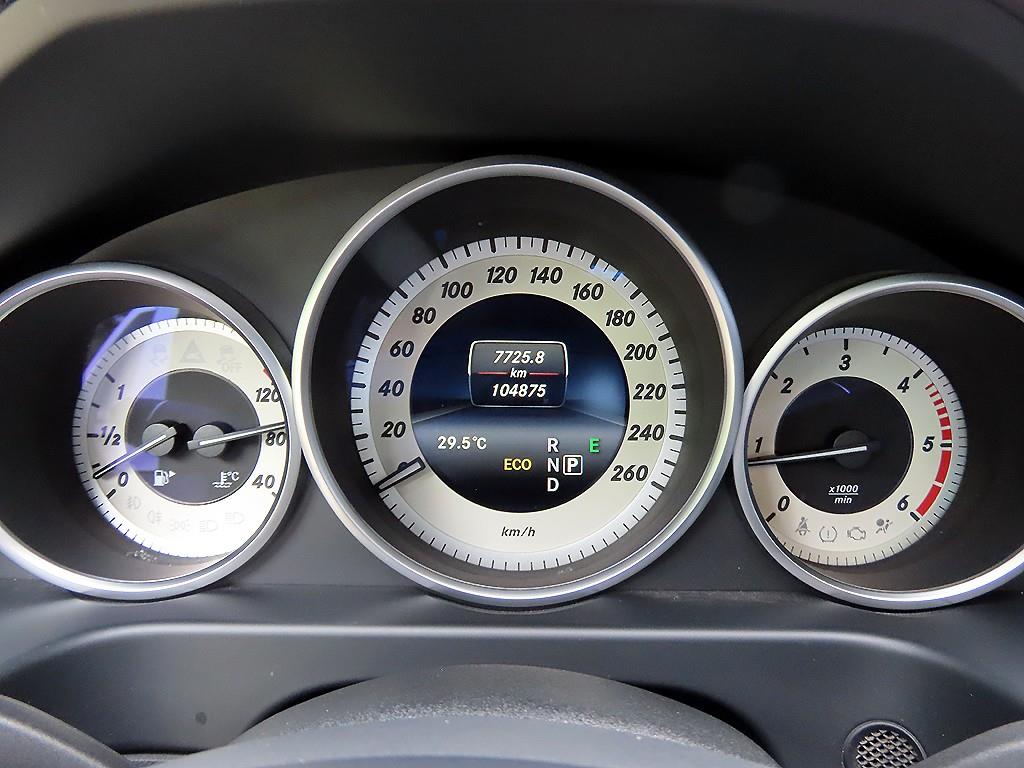 Mercedes-Benz E-Class — photo 09