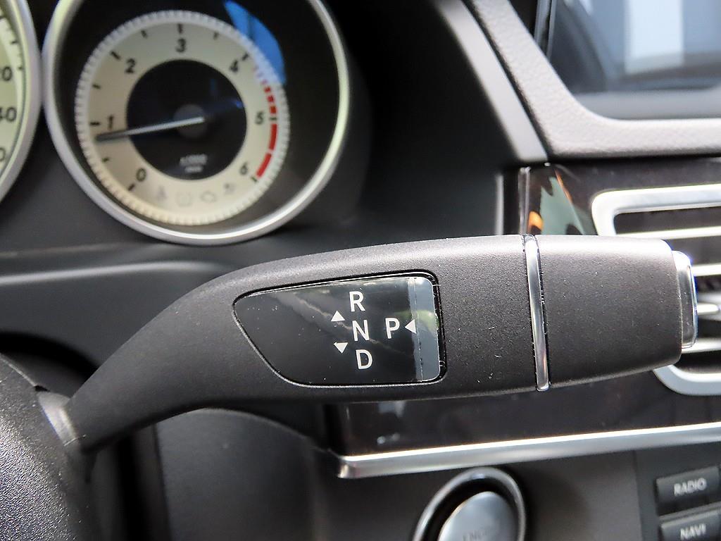 Mercedes-Benz E-Class — photo 10