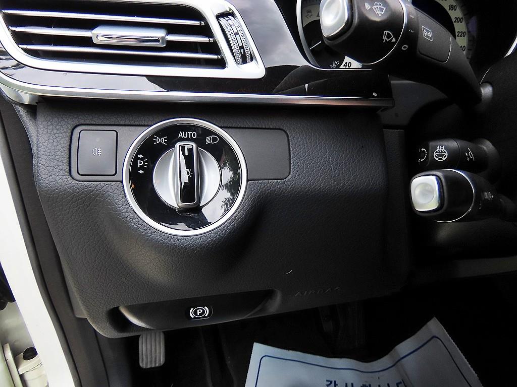 Mercedes-Benz E-Class — photo 12