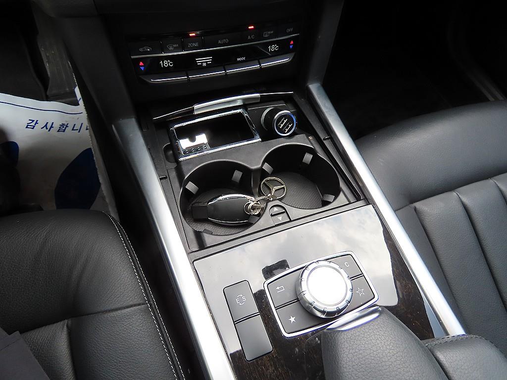 Mercedes-Benz E-Class — photo 13