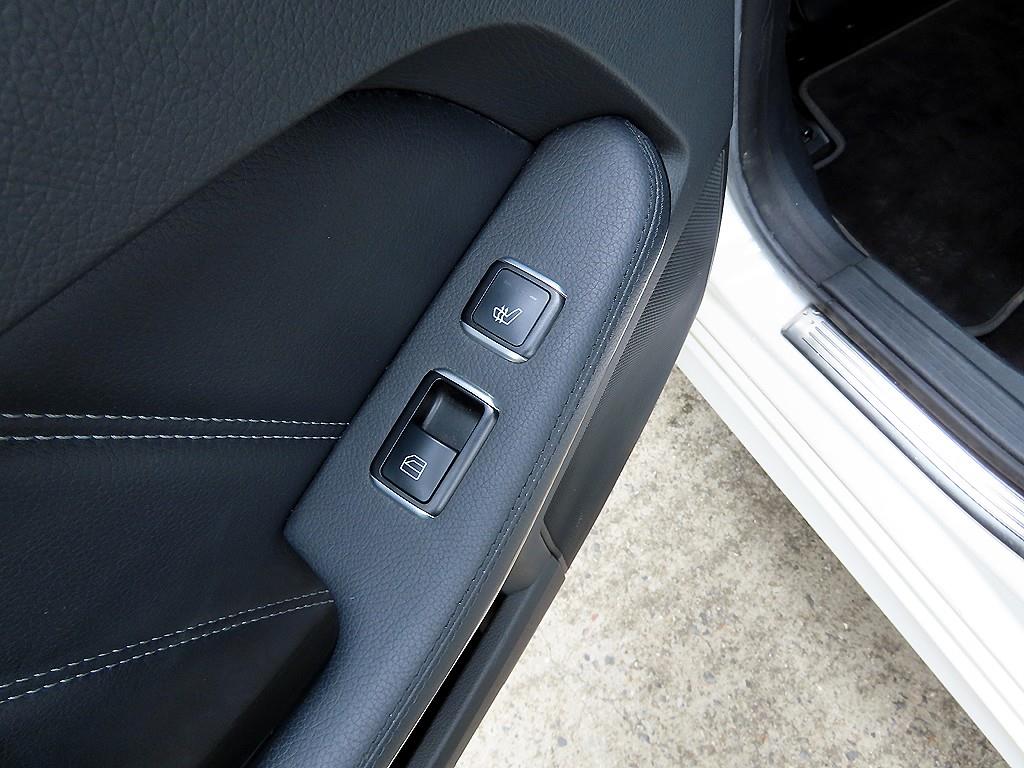 Mercedes-Benz E-Class — photo 16