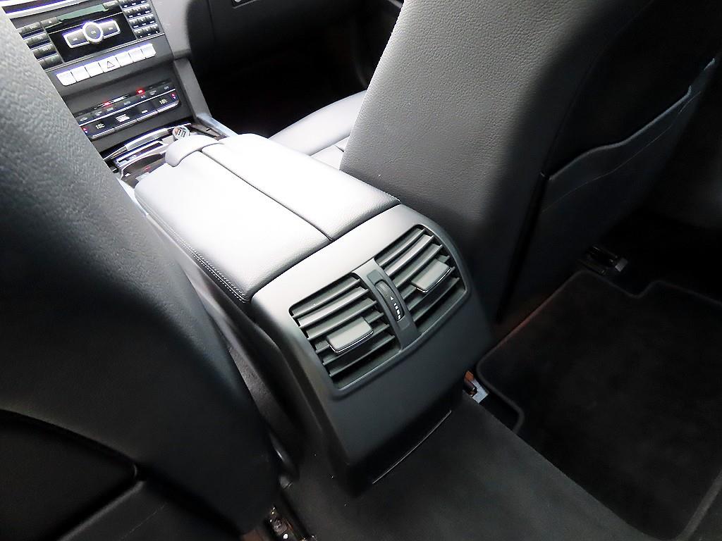 Mercedes-Benz E-Class — photo 17