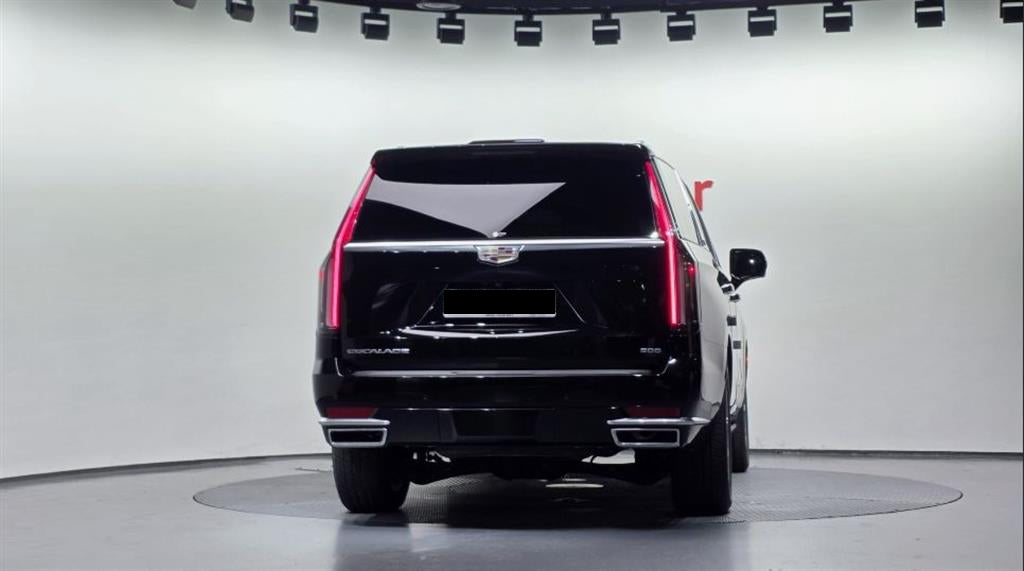 Cadillac Escalade — photo 04