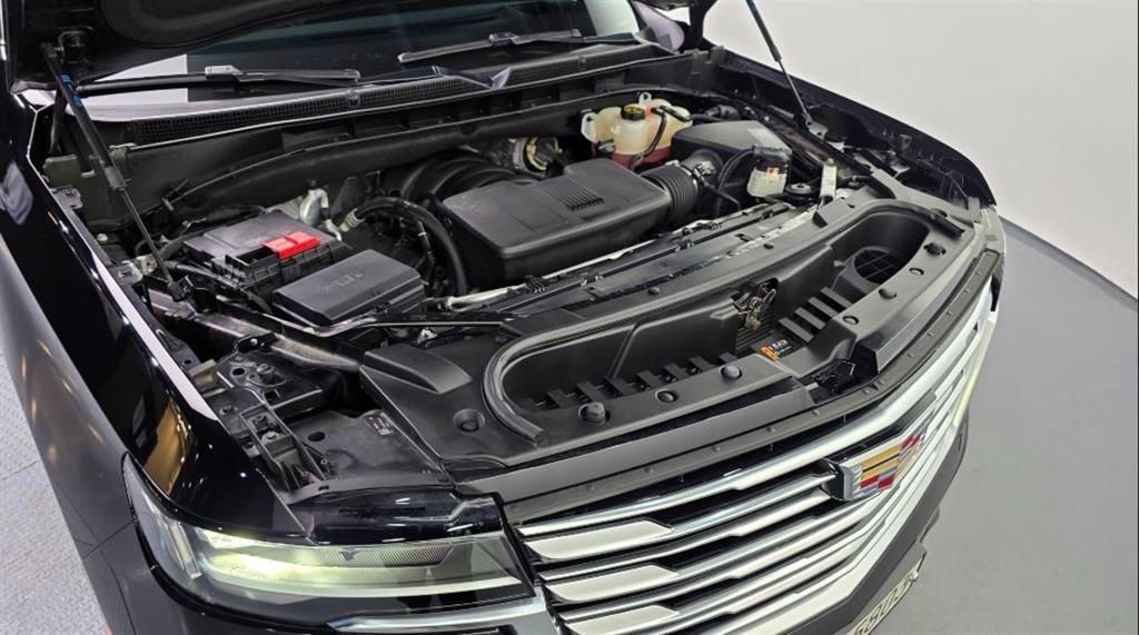 Cadillac Escalade — photo 06