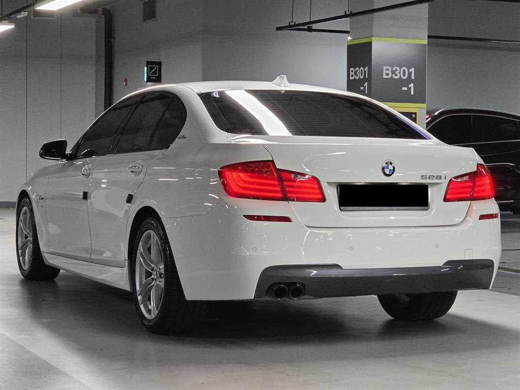 BMW 5-Series — photo 04
