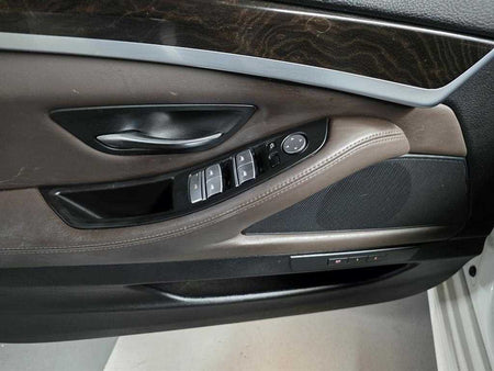 BMW 5-Series — photo 08