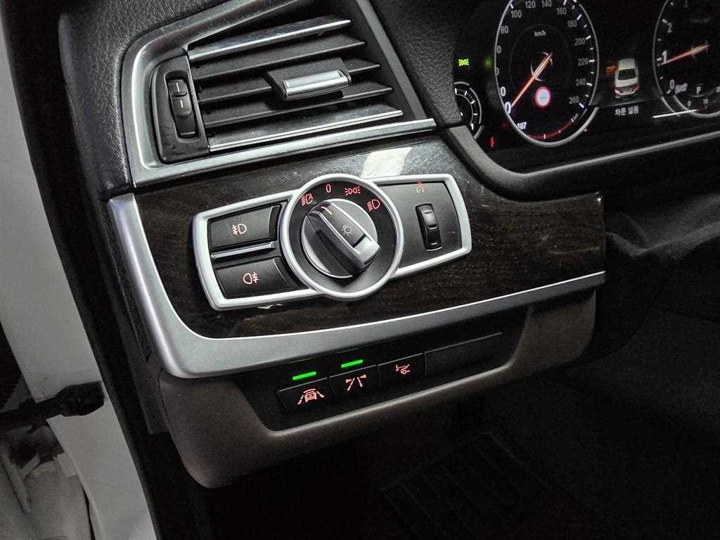 BMW 5-Series — photo 11