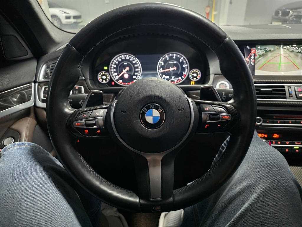 BMW 5-Series — photo 12