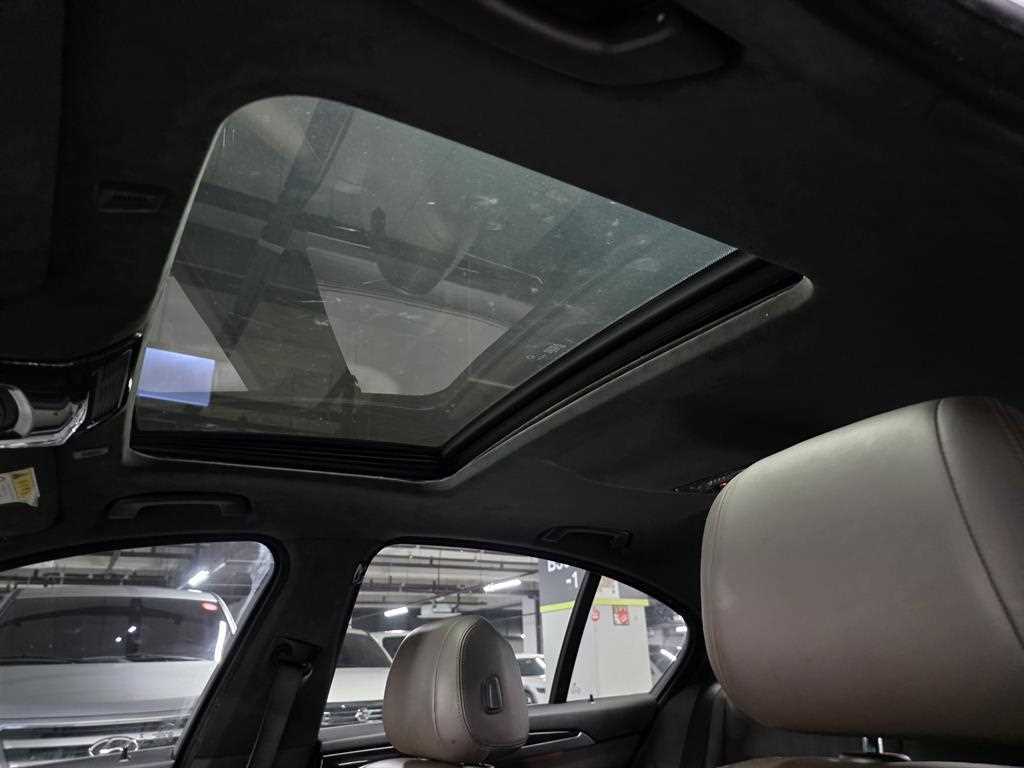 BMW 5-Series — photo 19