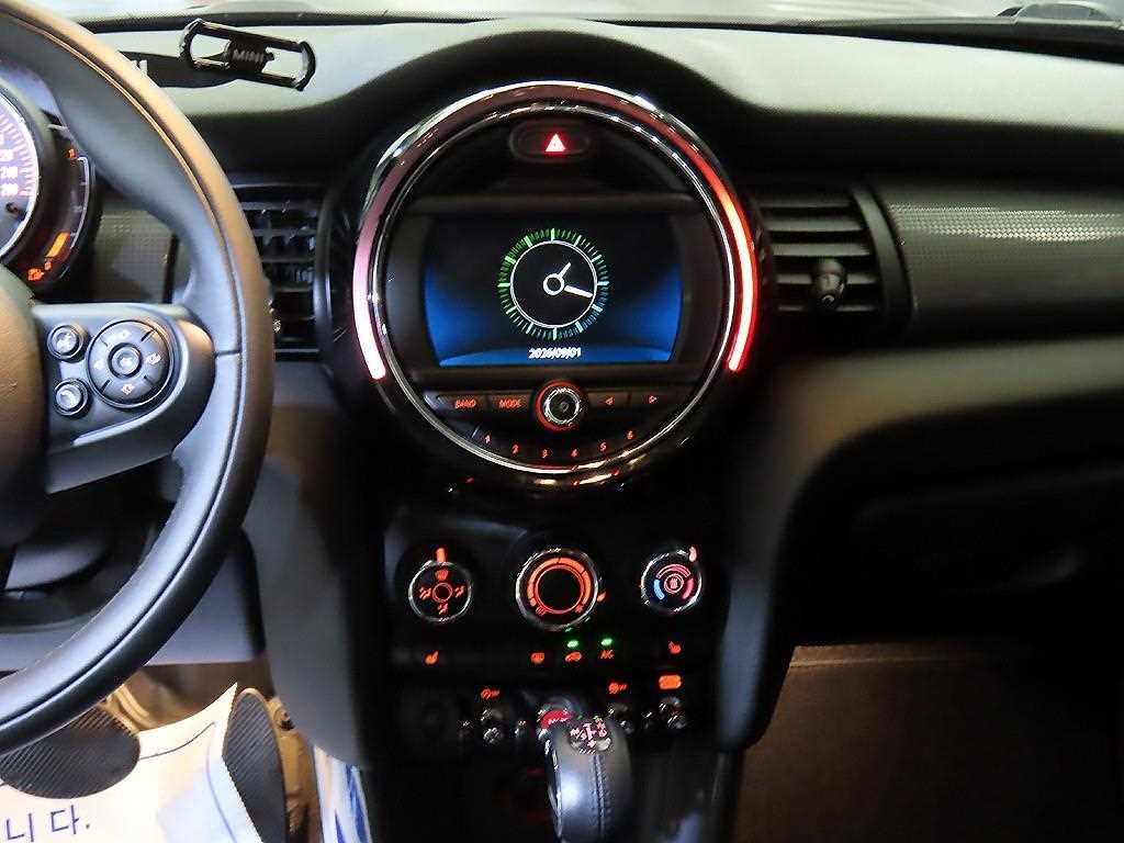 Mini Cooper — photo 11