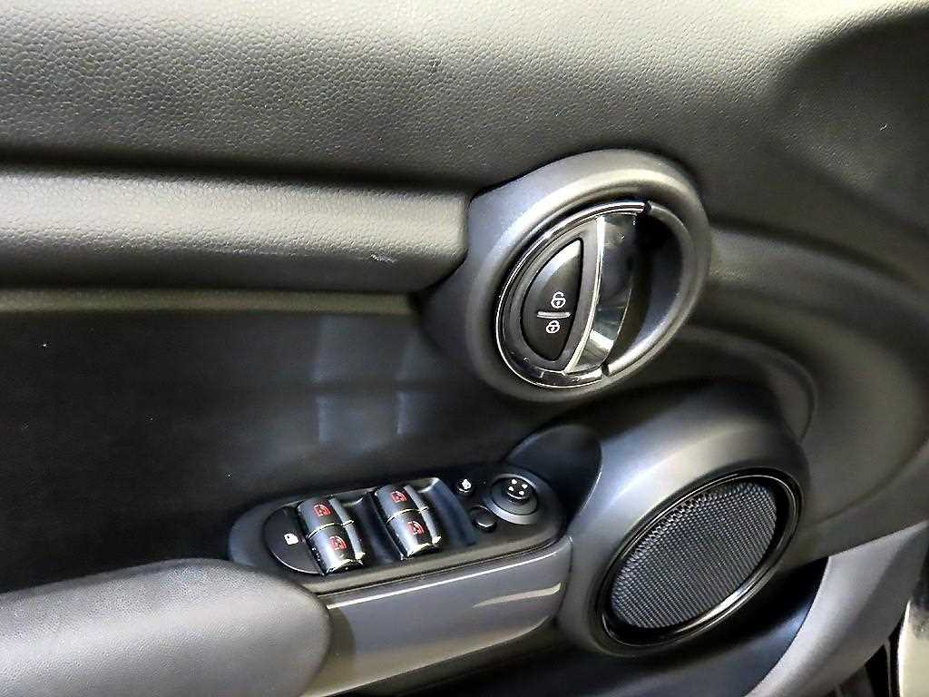 Mini Cooper — photo 16