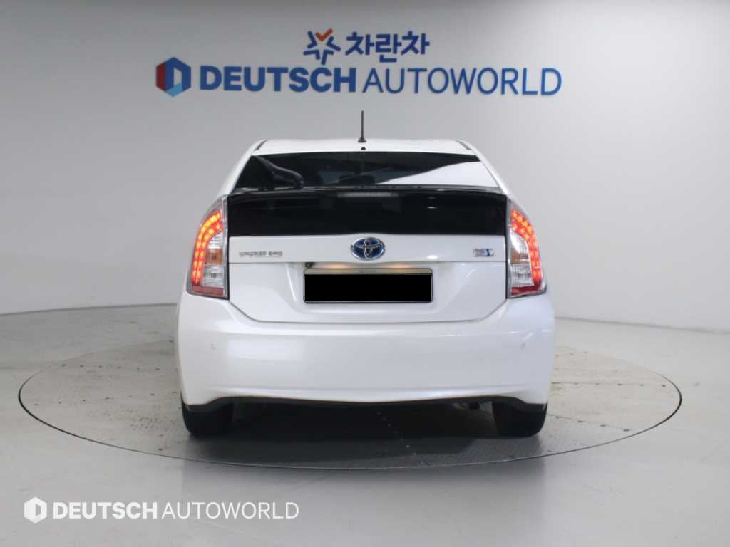 Toyota Prius — photo 04
