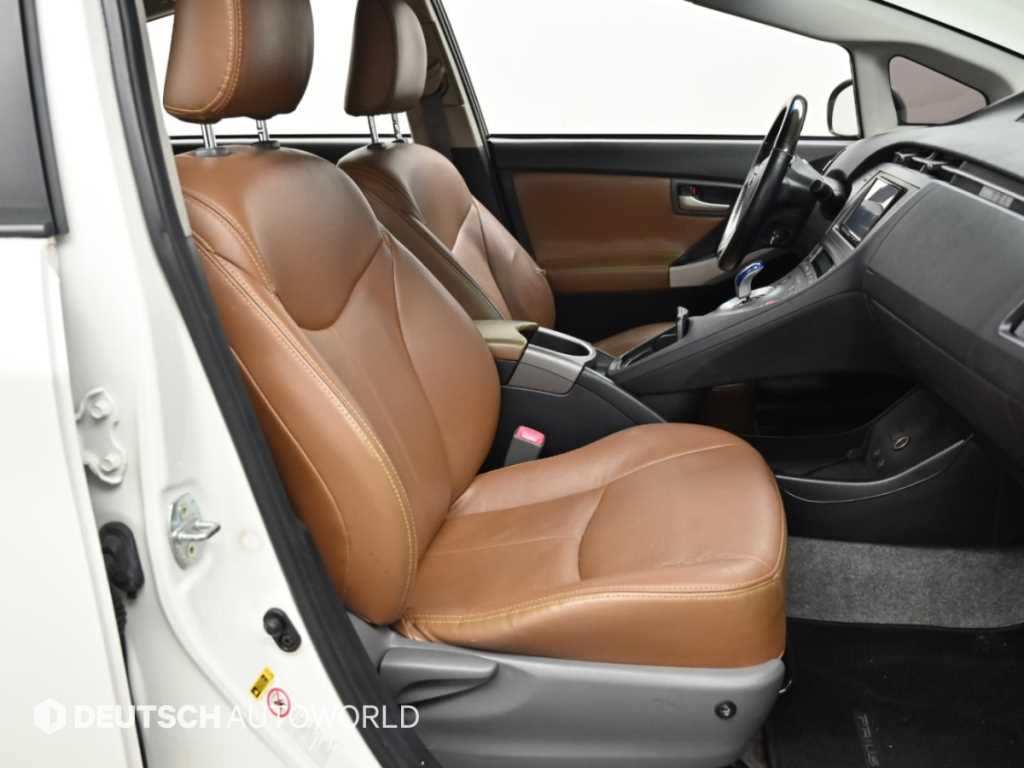 Toyota Prius — photo 10