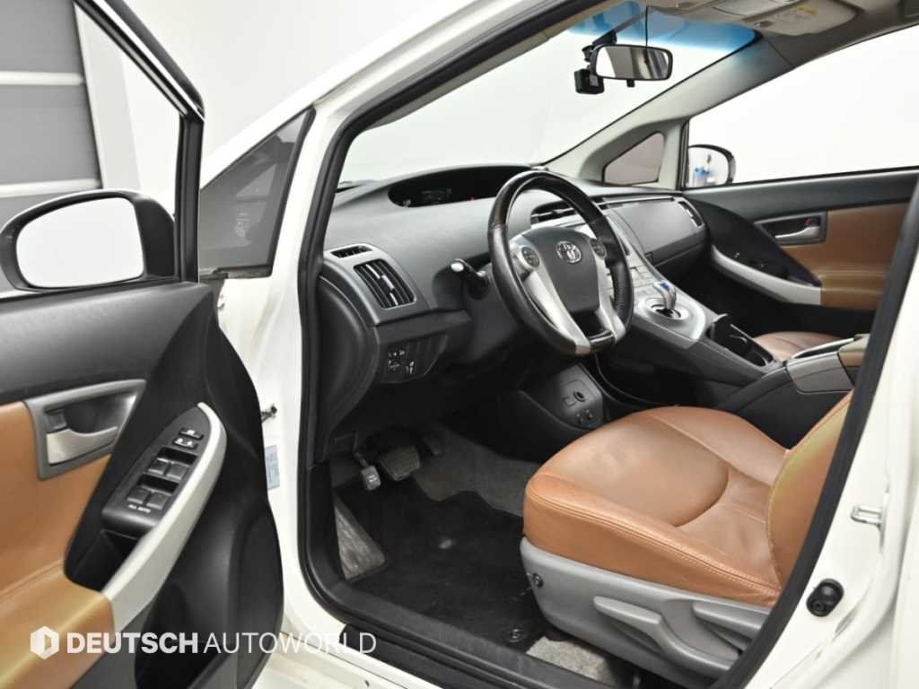 Toyota Prius — photo 11
