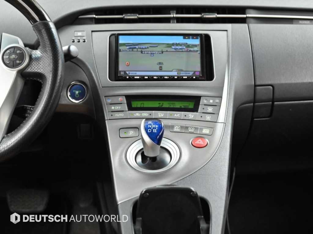 Toyota Prius — photo 14