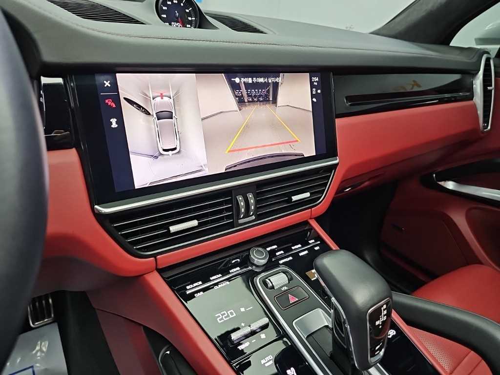 Porsche Cayenne — photo 10