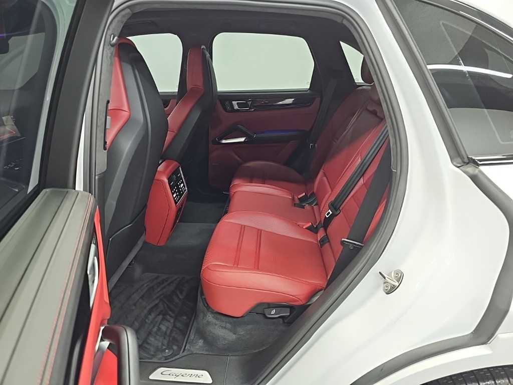 Porsche Cayenne — photo 12