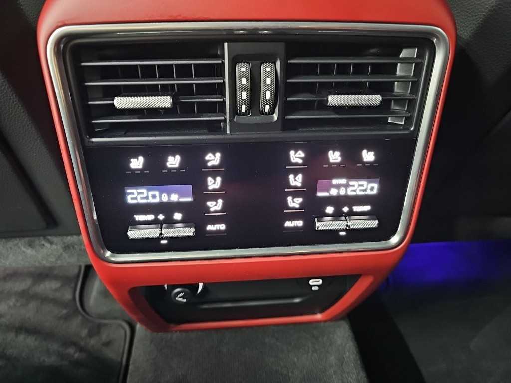 Porsche Cayenne — photo 13