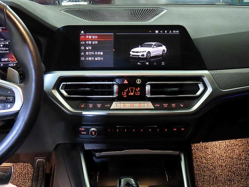 BMW 3-Series — photo 11